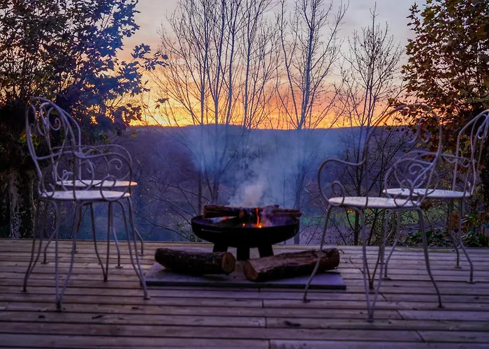 1 Rue Pasquet Pool With Kitchen בית הארחה