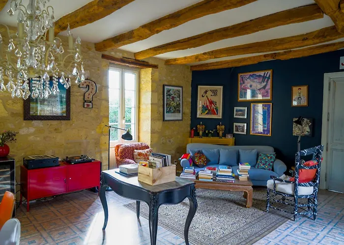 1 Rue Pasquet Pool With Kitchen בית הארחה 3*