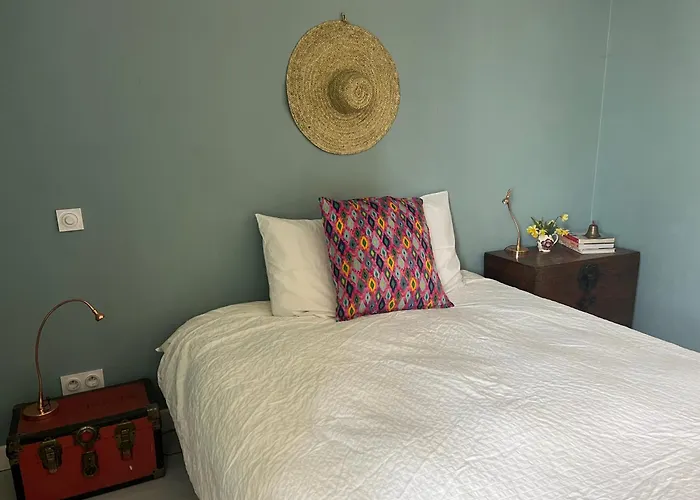 1 Rue Pasquet Pool With Kitchen