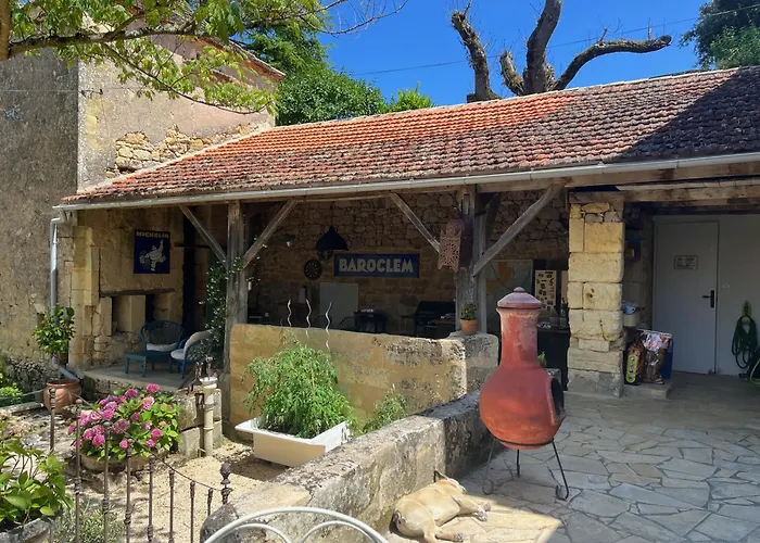 1 Rue Pasquet Pool With Kitchen בית הארחה