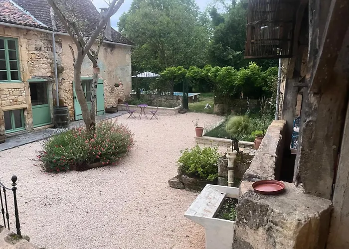 1 Rue Pasquet Pool With Kitchen בית הארחה 3*